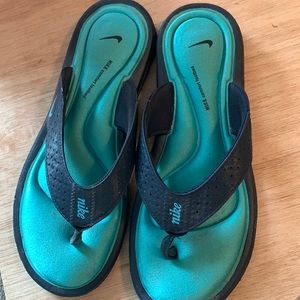 nike flipflops